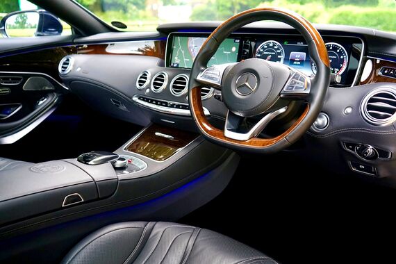 car-2389608_1920